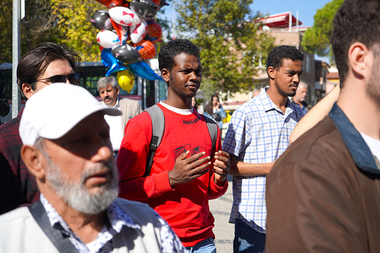 Filistin'de hayatını kaybedenler için gıyabi cenaze namazı kılındı